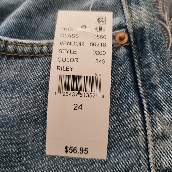 Jeans - Picture 3 of 4